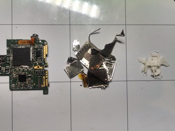 Nokia Lumia 1520 Teardown, Shielding and Thermal Paste Removal: crwdns2935265:011crwdnd2935265:02crwdnd2935265:02crwdne2935265:0