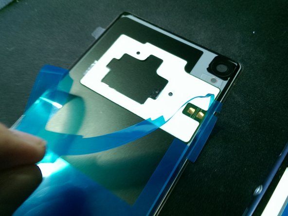 How to replace a broken back cover on a Sony Xperia Z3, The new cover.: crwdns2935265:010crwdnd2935265:02crwdnd2935265:03crwdne2935265:0