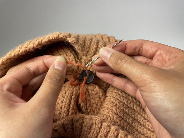 How to Replace the Pom Pom on a Beanie: crwdns2935265:09crwdnd2935265:02crwdnd2935265:03crwdne2935265:0