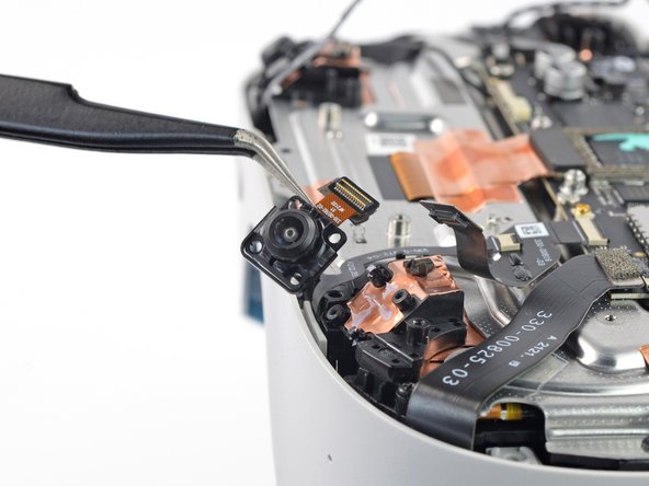 Meta Quest 2 Lower Cameras Replacement, Remove the camera: crwdns2935265:035crwdnd2935265:02crwdnd2935265:02crwdne2935265:0