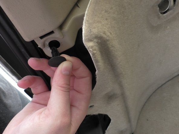 1997–2003 Lexus RX Lamp Failure Sensor Repair, Remove Latch Covering: crwdns2935265:03crwdnd2935265:03crwdnd2935265:03crwdne2935265:0