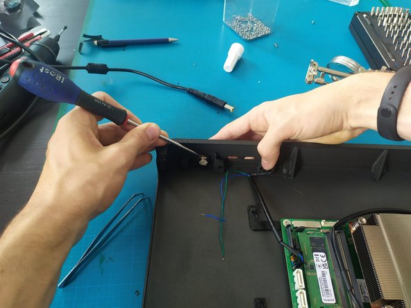 6- Montage PC Infinity, Ajout du bouton et de la LED (suite): étape 21, image 2 de 3