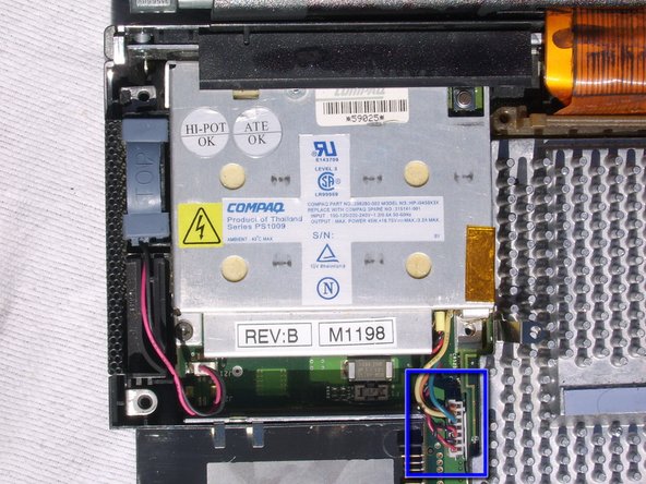 Disassembling the Compaq Armada 7800: crwdns2935265:018crwdnd2935265:01crwdnd2935265:02crwdne2935265:0