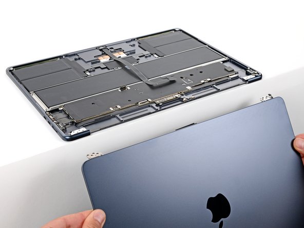 MacBook Air 2022 (M2) Screen Replacement, Remove the screen: crwdns2935265:032crwdnd2935265:03crwdnd2935265:03crwdne2935265:0