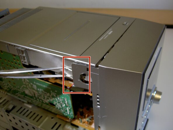 Panasonic SA-PM17 Tape Player Cover Replacement: crwdns2935265:05crwdnd2935265:01crwdnd2935265:02crwdne2935265:0