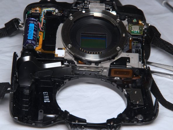 Canon EOS M5 Teardown, Remove Front Case: crwdns2935265:012crwdnd2935265:02crwdnd2935265:03crwdne2935265:0
