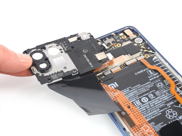Xiaomi Mi 11 Lite Battery Replacement, Pry up the motherboard cover: crwdns2935265:09crwdnd2935265:03crwdnd2935265:03crwdne2935265:0