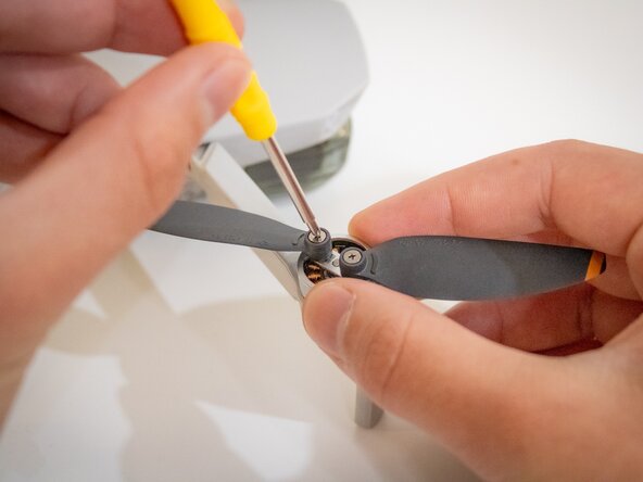 DJI Mini 2 SE Propeller Replacement: crwdns2935265:00crwdnd2935265:01crwdnd2935265:02crwdne2935265:0