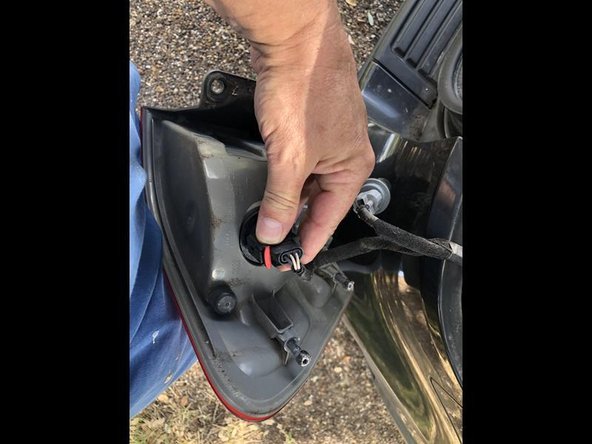 2011 Jeep Grand Cherokee Tail Light Replacement: crwdns2935265:05crwdnd2935265:03crwdnd2935265:03crwdne2935265:0