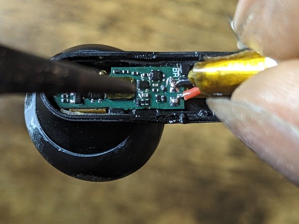 Jbl Tune 225TWS Battery Replacement, Remove the old battery: crwdns2935265:02crwdnd2935265:03crwdnd2935265:03crwdne2935265:0