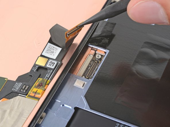 Google Pixel 7a Screen Replacement, Disconnect the screen: crwdns2935265:012crwdnd2935265:02crwdnd2935265:02crwdne2935265:0