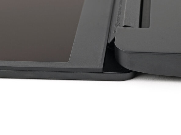 Framework Laptop 13 Pro Bezel Installation: step 3, image 1 of 3