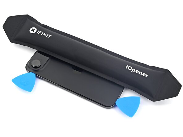 iPhone Air Back Glass Replacement, Heat the right edge: crwdns2935265:011crwdnd2935265:01crwdnd2935265:01crwdne2935265:0