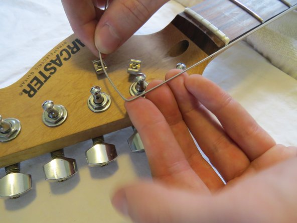 Fender Starcaster String Replacement: crwdns2935265:05crwdnd2935265:02crwdnd2935265:03crwdne2935265:0