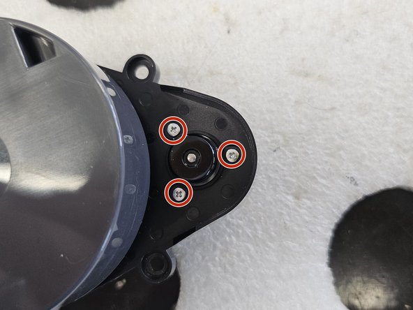 Roborock Q5 Pro: Laser Distance Sensor Replacement, Remove the motor.: crwdns2935265:014crwdnd2935265:02crwdnd2935265:03crwdne2935265:0