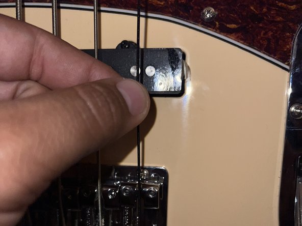 Ibanez Bass Guitar String Replacement: 3 단계, 이미지 2개 중 2개