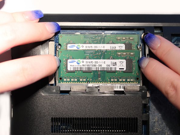 Samsung NP36535C-S05US RAM Replacement: crwdns2935265:06crwdnd2935265:02crwdnd2935265:03crwdne2935265:0