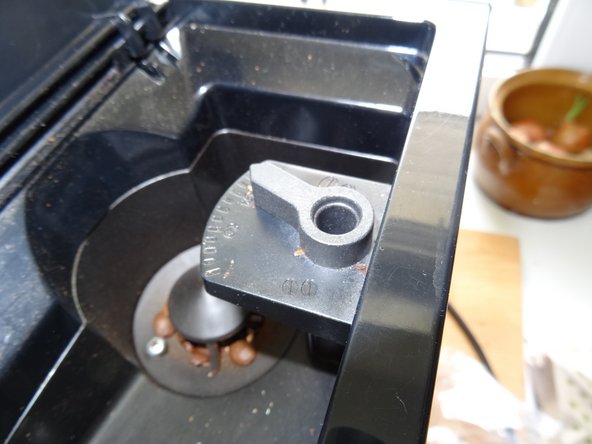 DeLonghi ESAM  xxxx Solenoid Replacement, Adjuster: crwdns2935265:03crwdnd2935265:02crwdnd2935265:03crwdne2935265:0