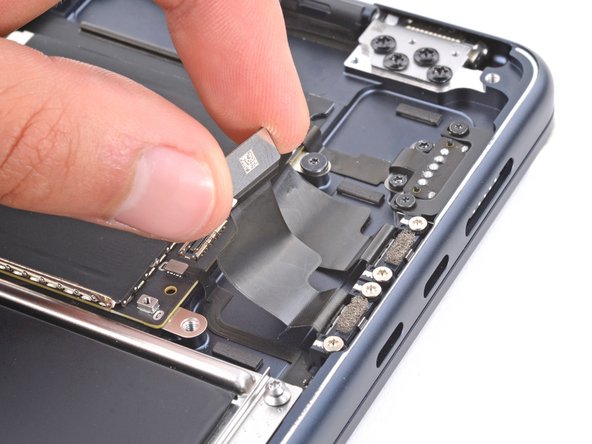 MacBook Air 15" 2024 Thunderbolt Ports Replacement, Separate the cables adhesive: crwdns2935265:021crwdnd2935265:02crwdnd2935265:03crwdne2935265:0