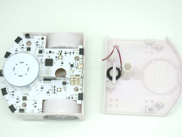 Thymio II Motor Replacement, Disconnecting the speaker cable: crwdns2935265:03crwdnd2935265:03crwdnd2935265:03crwdne2935265:0
