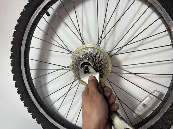 Shimano Vertical PK7 Bike Back Wheel Replacement: step 7, image 1 of 2