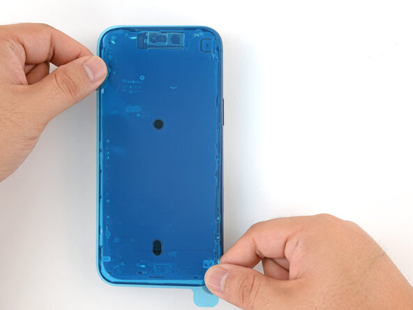 iPhone 17 Pro Max Screen Replacement, Orient the replacement adhesive: étape 37, image 2 de 2