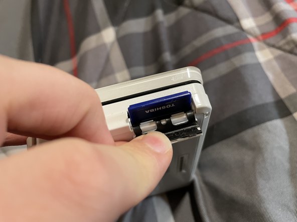 A Jammed SD Card Tray, Remove sd card: crwdns2935265:04crwdnd2935265:02crwdnd2935265:03crwdne2935265:0