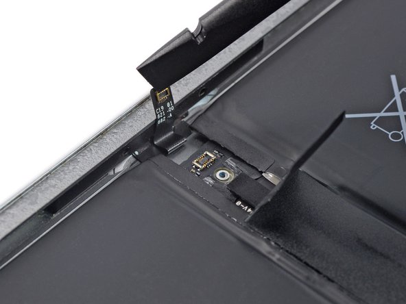 iPad Pro 12.9" 2nd Gen Battery Replacement, Disconnect the smart connector: crwdns2935265:061crwdnd2935265:03crwdnd2935265:03crwdne2935265:0