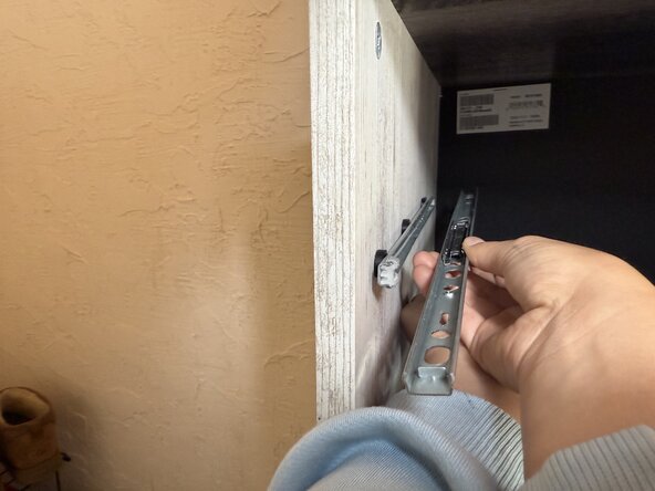 Ashley Furniture's 5 Drawer Chest Drawer Slide Replacement: crwdns2935265:07crwdnd2935265:01crwdnd2935265:03crwdne2935265:0