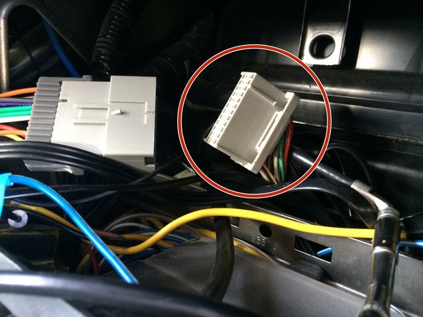 How to Remove a Car Stereo in a Chevy Tracker: crwdns2935265:07crwdnd2935265:02crwdnd2935265:03crwdne2935265:0