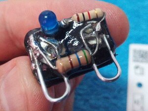 Comprobador de pilas de 9 V con 1 Led y puntos de medida - checker - de construcción casera.