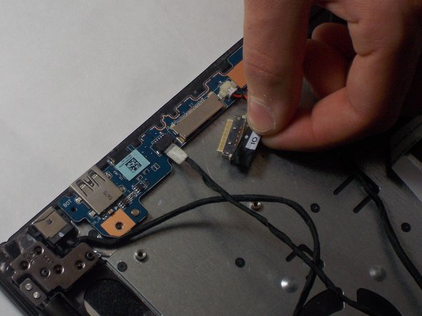 Toshiba Satellite P55W-C5200X Display Replacement: crwdns2935265:08crwdnd2935265:02crwdnd2935265:03crwdne2935265:0