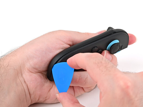 Joy-Con 2 (Left) Battery Replacement, Remove the plastic strip: crwdns2935265:04crwdnd2935265:01crwdnd2935265:03crwdne2935265:0