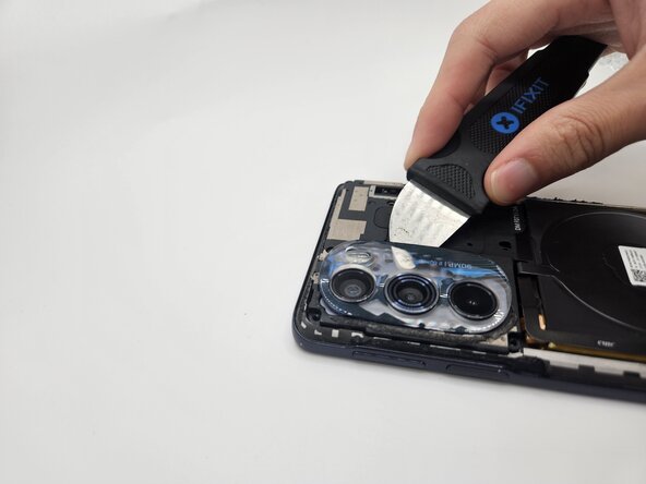 Motorola Edge Plus 2022 Display Assembly Replacement: 步骤 5 中的图像 1，2