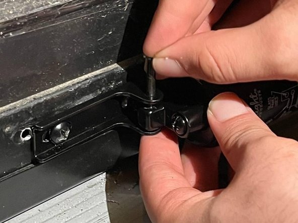 Pneumatic Door Closer Replacement: crwdns2935265:07crwdnd2935265:02crwdnd2935265:03crwdne2935265:0