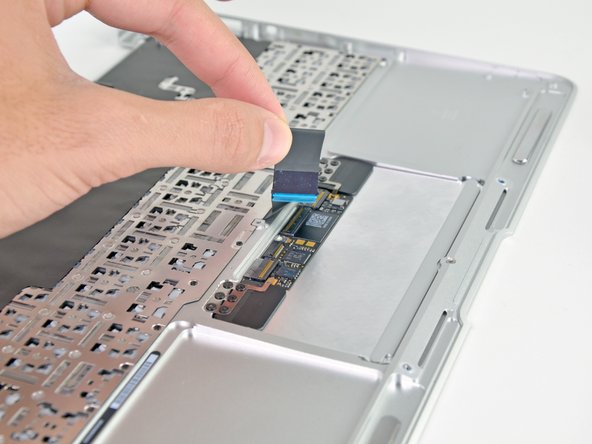 MacBook Air 11" Late 2010 Upper Case Replacement: crwdns2935265:039crwdnd2935265:03crwdnd2935265:03crwdne2935265:0