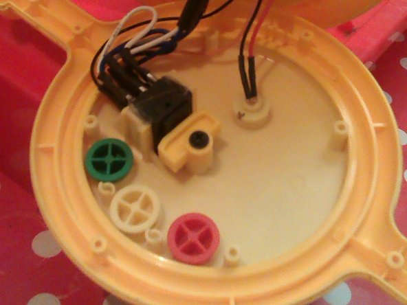 Disassembling the Thomas Ride On Train, Removing the console: crwdns2935265:010crwdnd2935265:03crwdnd2935265:03crwdne2935265:0