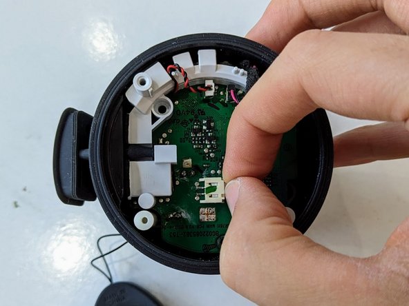 Sony SRS-XB10 circuit board removal, Unplug the top cables: crwdns2935265:04crwdnd2935265:02crwdnd2935265:03crwdne2935265:0
