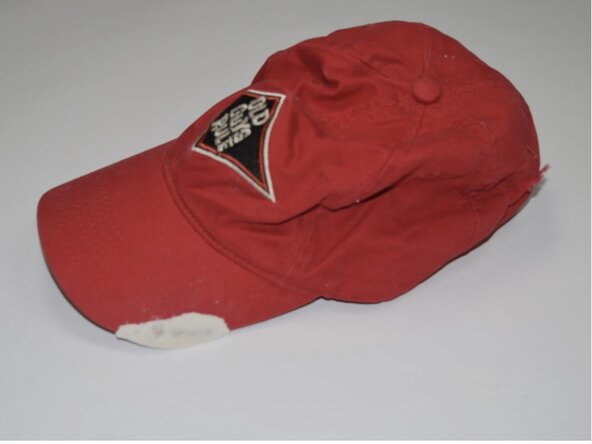 Patchwork Repair for a Damaged Hat: crwdns2935265:07crwdnd2935265:03crwdnd2935265:03crwdne2935265:0