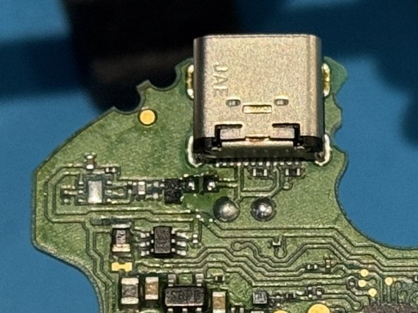 Oura Ring 3 - Charger Repair, Removing the Fuse: crwdns2935265:05crwdnd2935265:02crwdnd2935265:02crwdne2935265:0