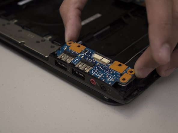 Sony VAIO SVE14AJ16L I/O Card Replacement: crwdns2935265:06crwdnd2935265:02crwdnd2935265:03crwdne2935265:0