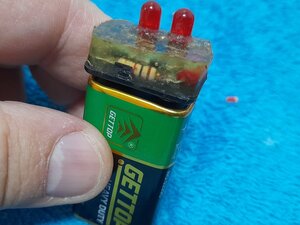 Comprobador de pilas de 9 V con 2 leds Rojos - diseño de construcción casera.