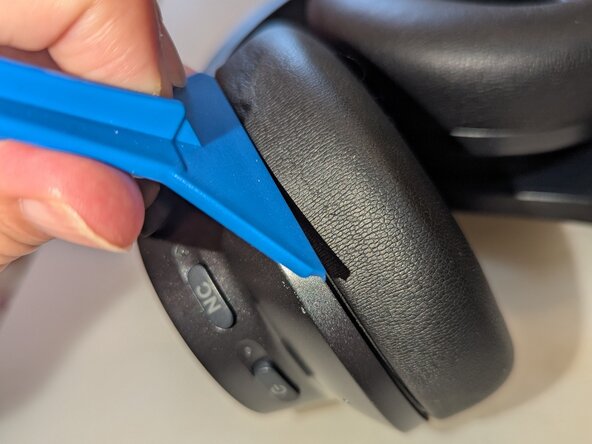 Soundcore Headphone Battery Replacement, Locate LEFT earpiece and remove speaker cover.: crwdns2935265:01crwdnd2935265:02crwdnd2935265:03crwdne2935265:0