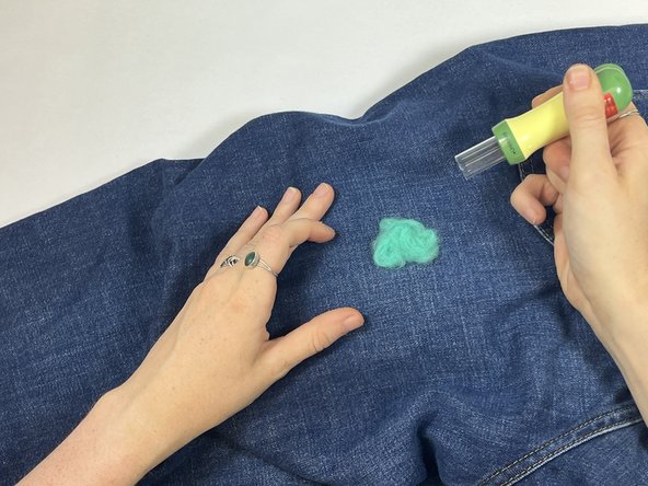 How to Patch a Hole in Jeans with Wool: crwdns2935265:07crwdnd2935265:03crwdnd2935265:03crwdne2935265:0