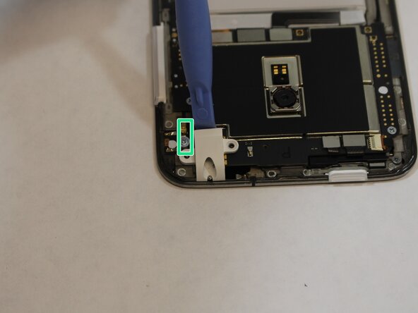 Meizu MX3 Motherboard Replacement, Removing Extra Components: crwdns2935265:04crwdnd2935265:02crwdnd2935265:03crwdne2935265:0