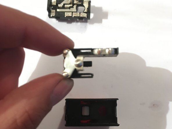 Mercedes W123 Hazard Swich Disassembly: crwdns2935265:06crwdnd2935265:03crwdnd2935265:03crwdne2935265:0