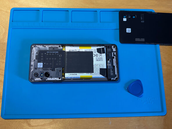 Sony Xperia 10 VI Screen Replacement, Remove Back Cover: crwdns2935265:02crwdnd2935265:01crwdnd2935265:01crwdne2935265:0