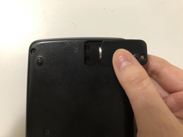 CASIO fx-50FH II Scientific Calculator Battery Replacement: шаг 3, изображение 2 из 3