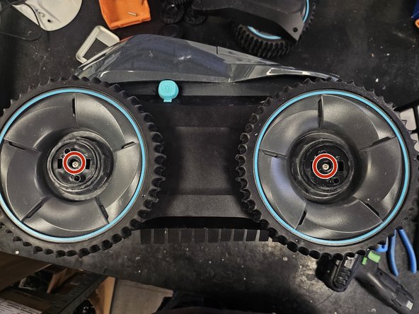 Aiper Seagull Pro: Teardown, Other side's wheels: crwdns2935265:05crwdnd2935265:02crwdnd2935265:03crwdne2935265:0