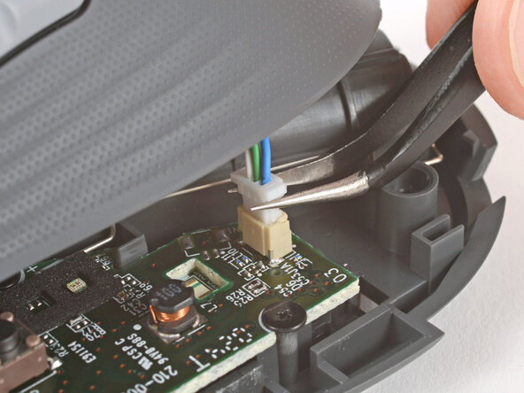 How to Open Your Logitech Signature M650 Wireless Mouse, Disconnect the top half: crwdns2935265:07crwdnd2935265:02crwdnd2935265:03crwdne2935265:0